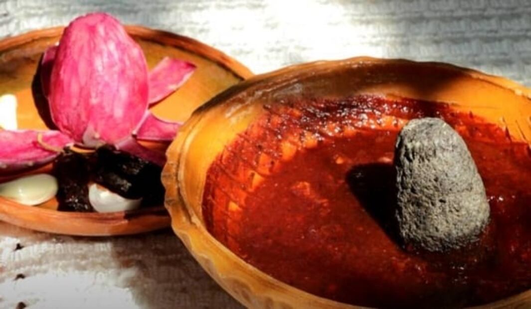 Aprende a elaborar una gordita con flores y salsa de xoconostle