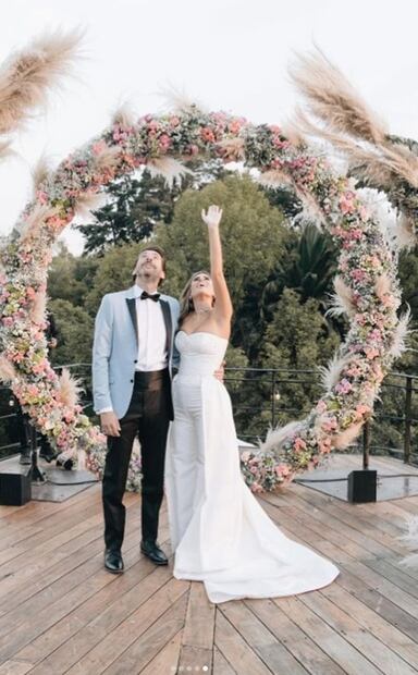 Kourtney Kardashian y otras famosas que se casaron con vestidos nada tradicionales