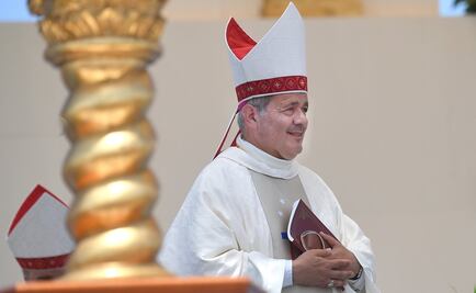 Papa defiende a obispo chileno acusado de encubrir abusos sexuales