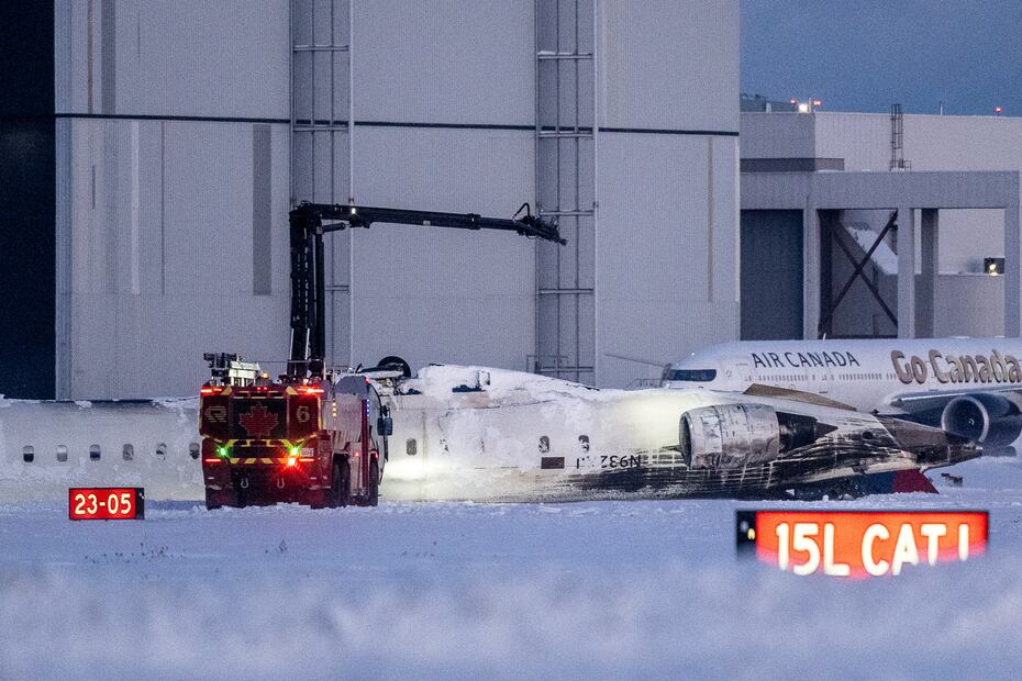 Avión de Delta Airlines sufre accidente en aeropuerto de Toronto (17/02/2025). Foto: EFE