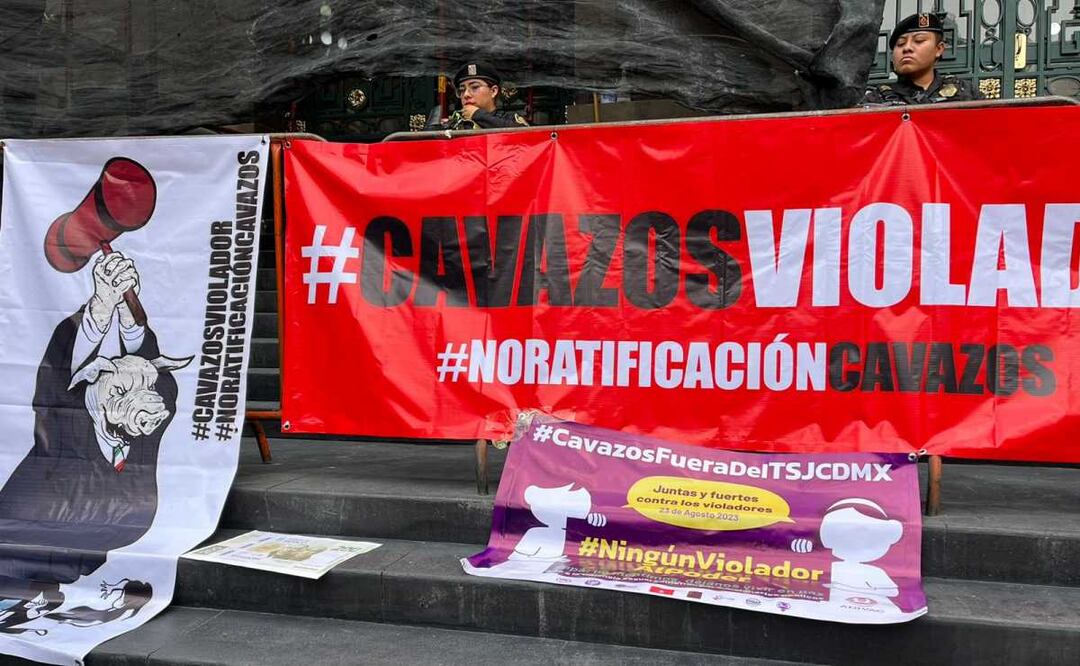 Víctimas de violencia vicaria y violencia sexual acudieron al Congreso de la Ciudad de México para expresar su rechazo hacia la posible ratificación de Manuel Cavazos López. Foto: Especial