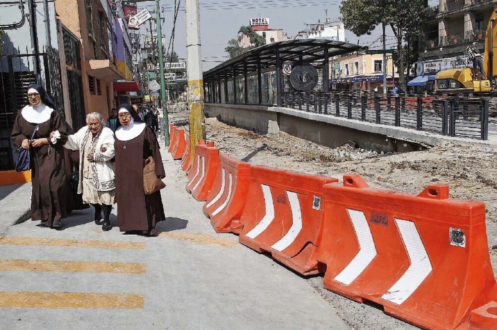 En los siguientes días las estaciones serán entregadas a la Dirección General de Metrobús para su equipamiento con pantallas, torniquetes y máquinas expendedoras (ARIEL OJEDA. EL UNIVERSAL)