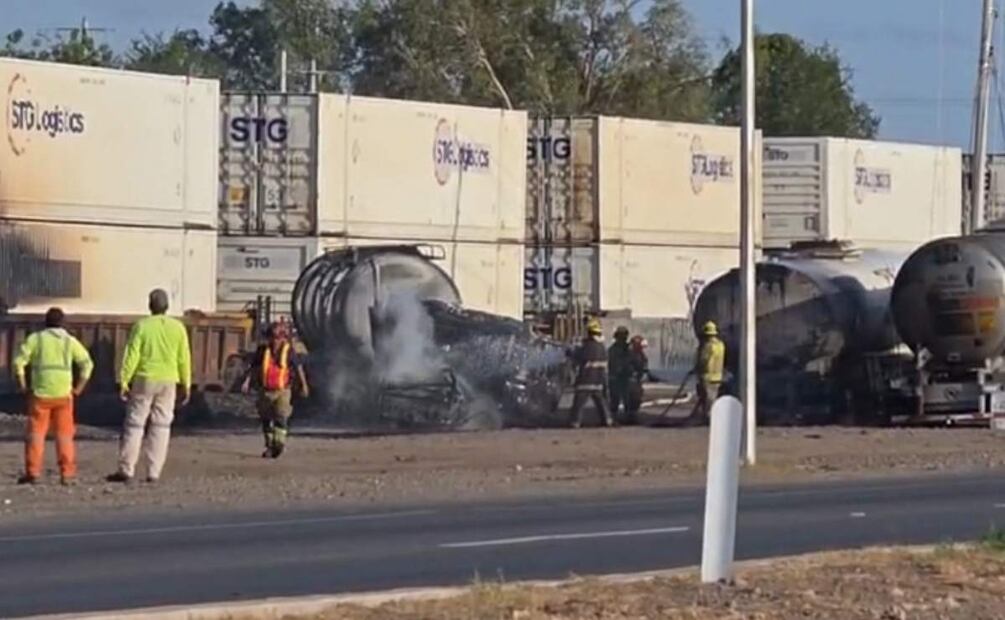 Bomberos sofocan las llamas tras explosión de pipa de combustible en Cajeme, Sonora (02/07/2025). Foto: Especial