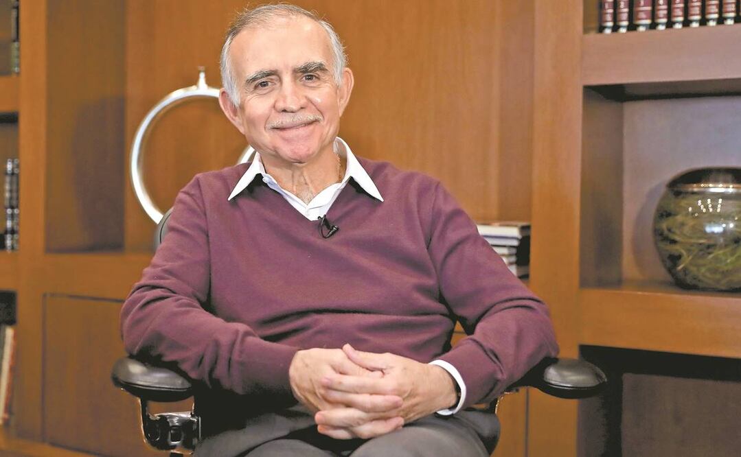 Alfonso Romo aseguró ante industriales que poner obstáculos a la inversión es traicionar el combate a la pobreza. Foto: ARCHIVO EL UNIVERSAL