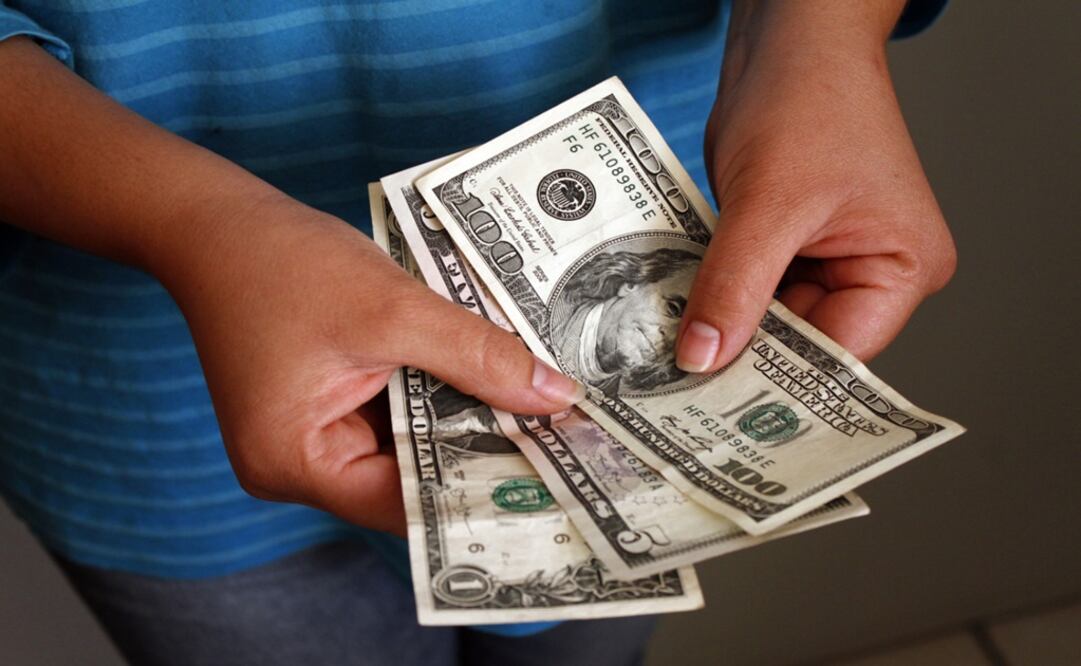 Dólar baja a $19.15; el peso registra ganancias 