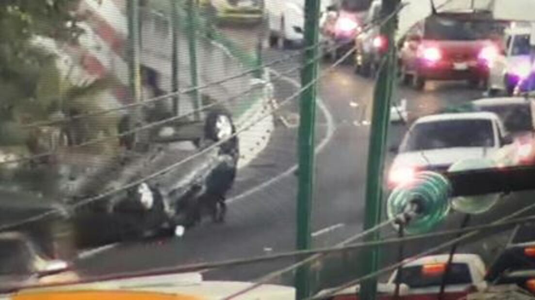 Avioneta aterriza de emergencia sobre Boulevard Aeropuerto en Toluca