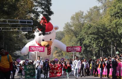 Alertan afectación vial en Reforma mañana sábado por desfile navideño