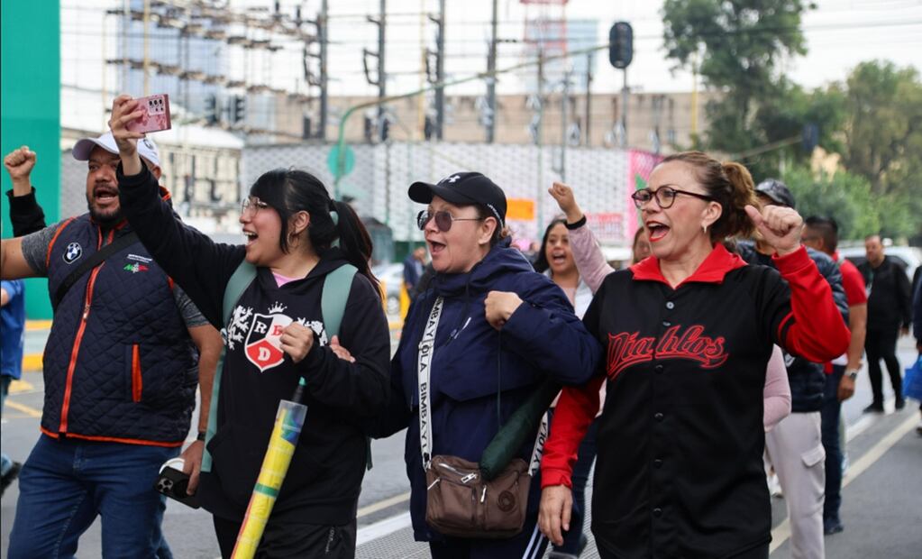 Trabajadores del Poder Judicial y del INCIFO realizaron una protesta y ofrecieron una conferencia de prensa en respuesta a las declaraciones del presidente del Tribunal Superior de Justicia y del secretario de Gobierno capitalino en la Ciudad de México, el 27 de junio de 2025. Foto: Fernanda Zamora/ EL UNIVERSAL