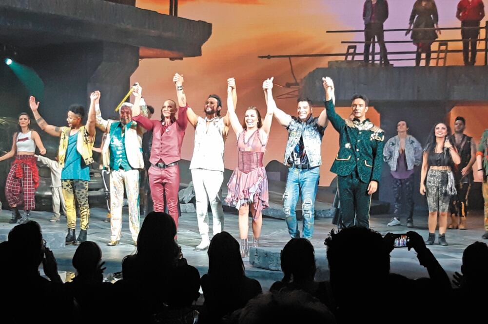 “Antes con una estrella llenábamos los teatros, ahora hay que reunir siete”, dijo la noche del estreno Alejandro Gou. Foto/SUGHEY BAÑOS. EL UNIVERSAL