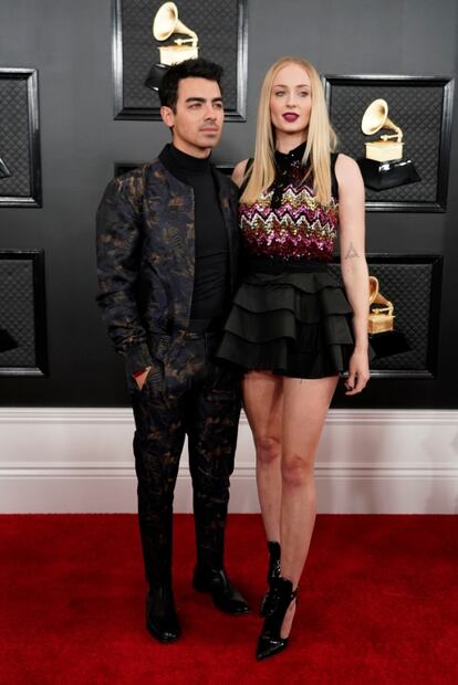 Ganadora de estilo, Sophie Turner y su minifalda para los Grammys 2020