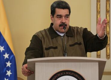 Maduro adelanta que prepara proyecto de reforma constitucional; lo entregará en enero al nuevo parlamento