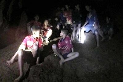 Rescatan a otros 4 niños de gruta en Tailandia