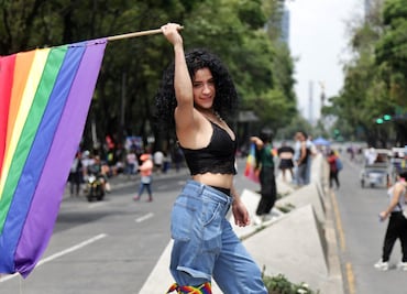 FOTOS: Marcha del Orgullo LGBT+ 2025 pinta a la CDMX de la bandera del arcoíris