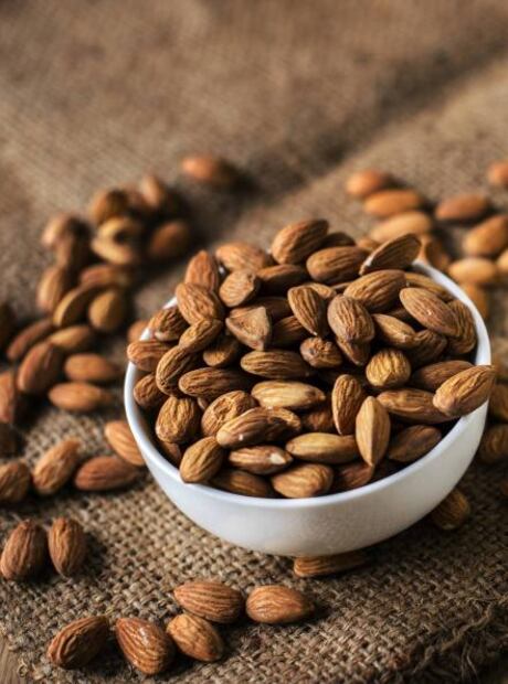 Las almendras satisfacen el apetito y reducen los niveles de estrés. Foto: Pixabay