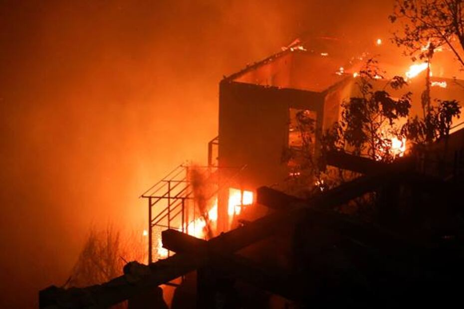 “Horrible, ver mi casa en llamas”, dice damnificado por incendio en Chile