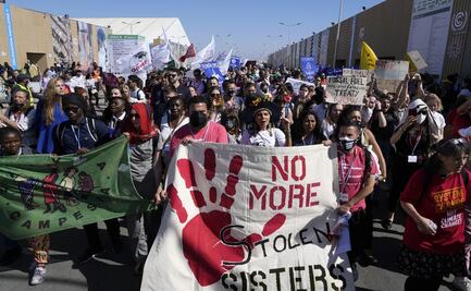 Activistas protestan en la COP27 por cambio climático
