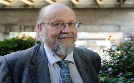 Fallece filólogo y catedrático Aurelio González Pérez