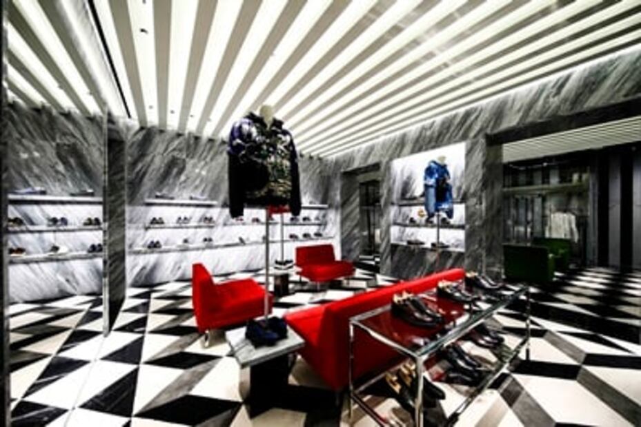 La tienda más lujosa de Prada reabre sus puertas