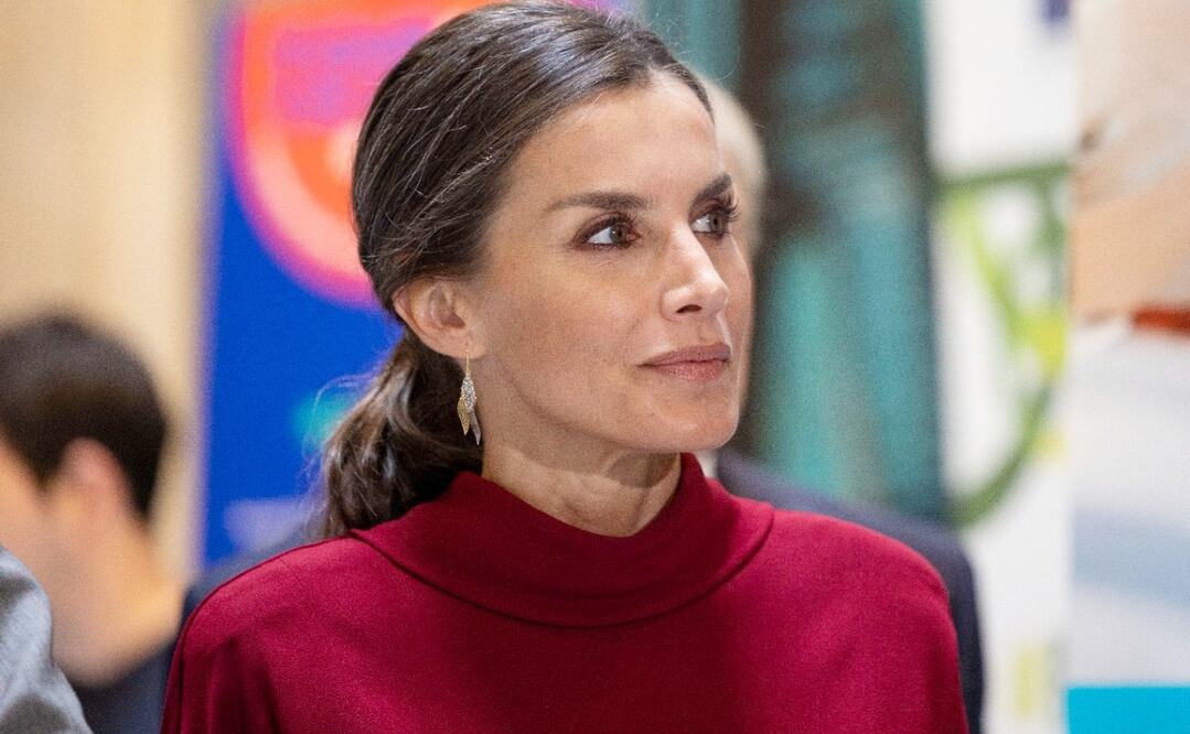 La reina Letizia acostumbra a usar ropa de marcas con precios asequibles / Foto: EFE