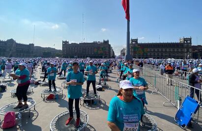 En el Zócalo CDMX buscan romper el Récord Guinness de la clase de trampolines fitness más grande del mundo