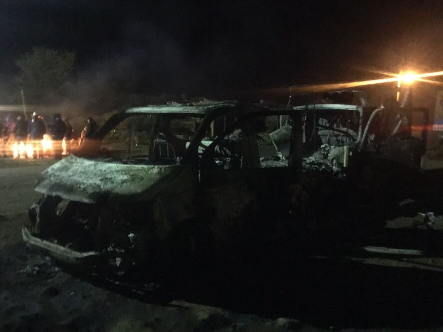 Habitantes de Nahuatzen retienen vehículos e incendian dos más