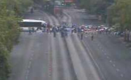 Manifestantes bloquean avenida Insurgentes