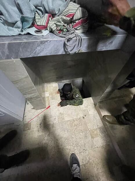 Al búnker donde estaba "Fito" se accedía a través del piso de la cocina de un inmueble, en Manta. FOTO: EJÉRCITO DE ECUADOR