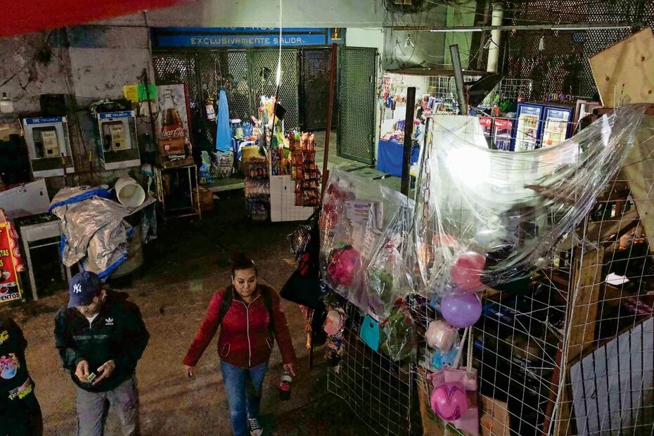 Por ambos paraderos del Metro Cuatro Caminos pasan más de 500 mil pasajeros al día. Foto: Diego Simón | El Universal