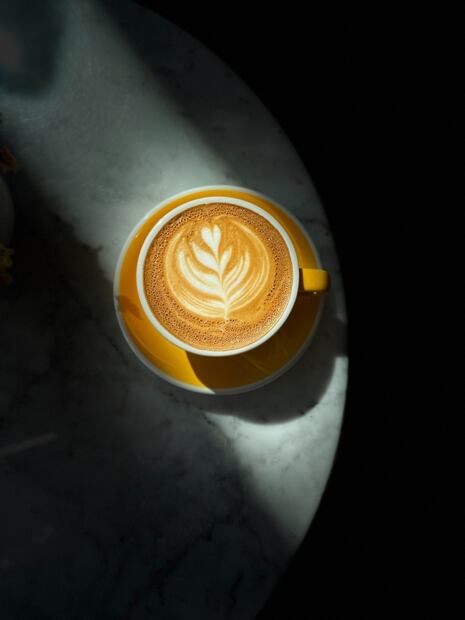 ¿Me hace daño? Esto pasa si tomas café con leche todos los días