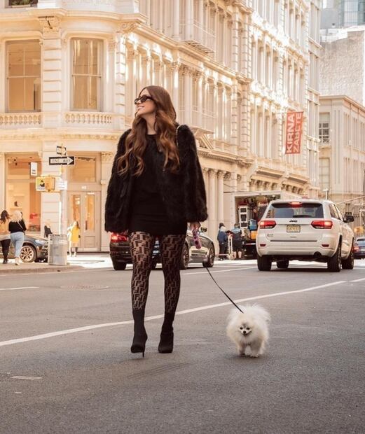Yanet García luce las medias estampadas perfectas para el invierno
