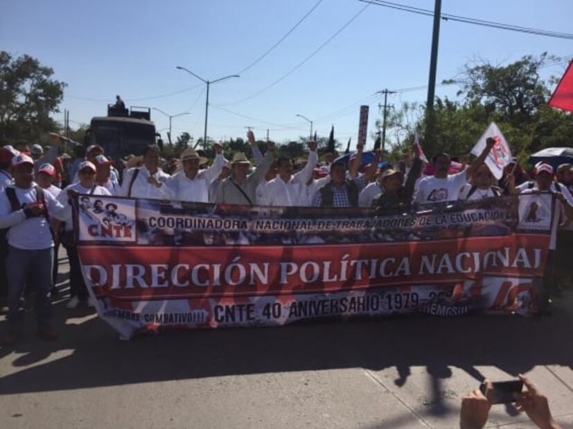 Con marcha, docentes conmemoran 40 años de la fundación de la CNTE en Chiapas