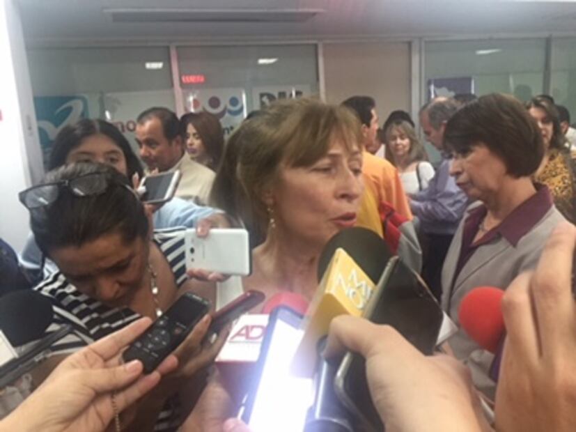 Manuel Clouthier solicitó su registro como independiente al Senado