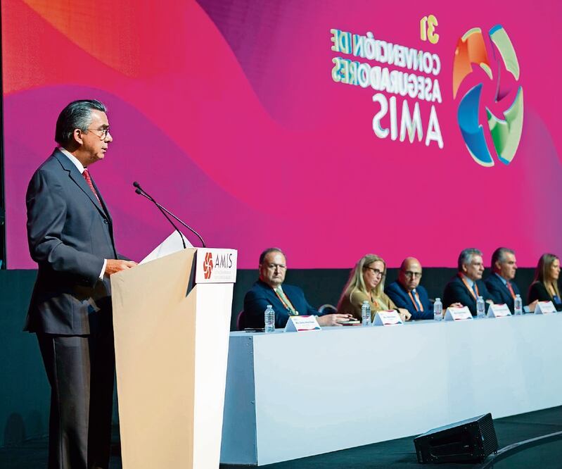 Durante la inauguración de la 31 convención de la AMIS, Juan Patricio Riveroll, presidente del organismo, dijo que en la Encuesta Nacional de Inclusión Financiera 2021 no son datos precisos. Foto: Especial