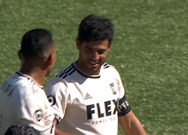 Vela hace golazo y su equipo gana