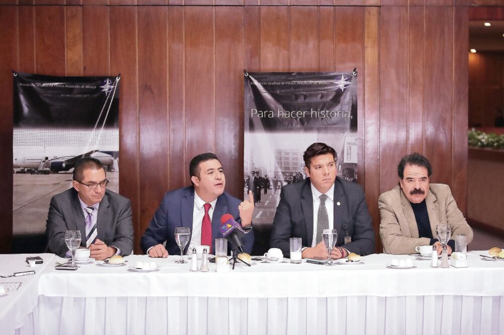 La ASPA expuso que en 1961 se creó la carrera de piloto de manera pública, pero al desaparecer en los años 80, ahora los estudios se hacen en escuelas particulares con un costo que oscila entre 600 mil y un millón de pesos. (ALEJANDRO ACOSTA. EL UNIVERSA)