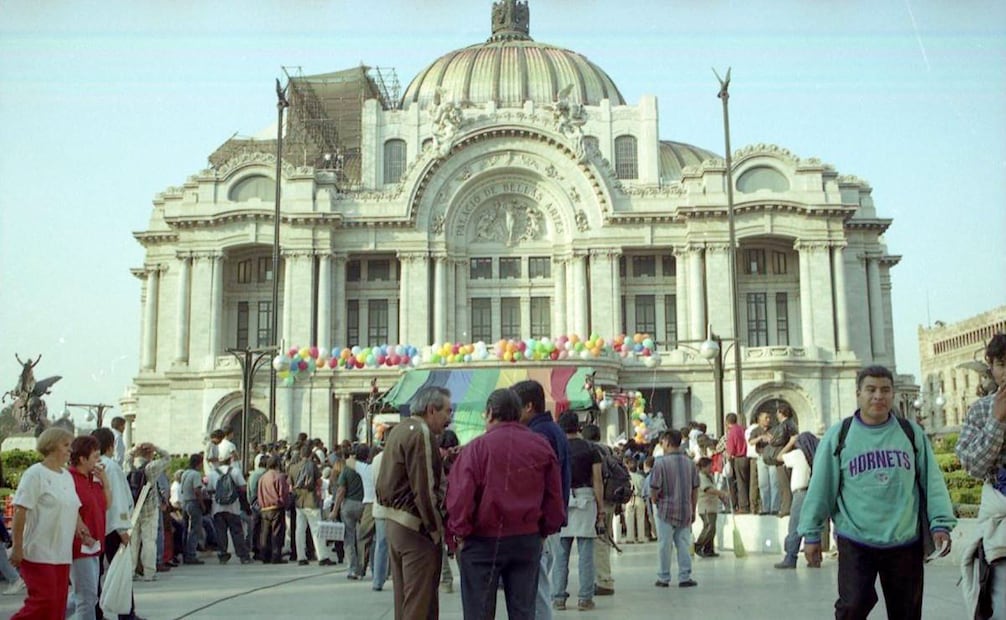 Aunque no era como tal una boda, el público percibió este evento como una boda que rompía esquema por su carácter homosexual y colectivo. Archivo EL UNIVERSAL.