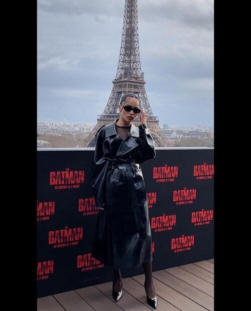 3 looks con los que Zoë Kravitz inmortalizó el estilo de Gatúbela