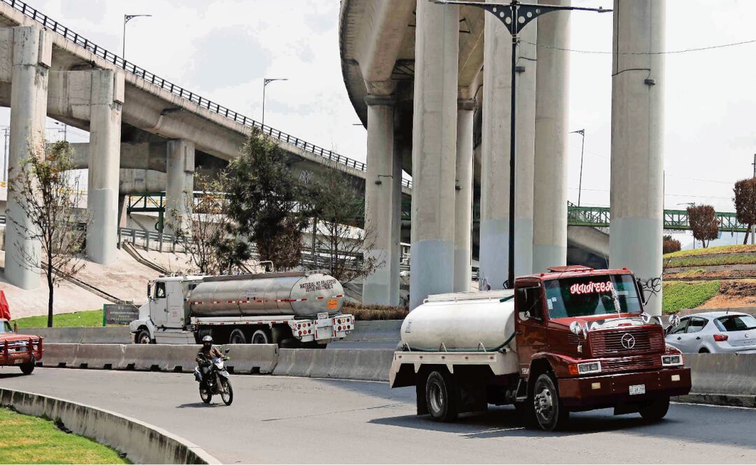 Con las reformas se incrementó hasta 10 veces el monto de las multas por infringir las obligaciones para conductores de pipas. Foto: Archivo EL UNIVERSAL