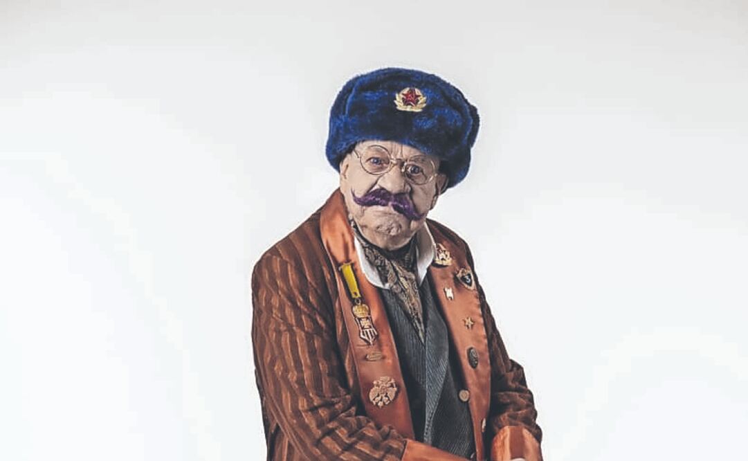 Interpreta a Zeus, el abuelito de 500 años de Tomy, un adolescente. Foto: de Televisa Univisión