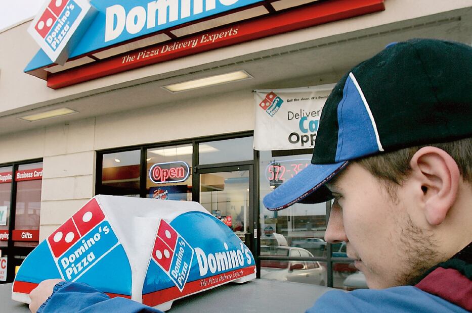 Alsea, la operadora de Domino’s Pizza reportó al cierre del tercer trimestre del año una caída del 65.6% en sus ganancias. Foto: ARCHIVO EL UNIVERSAL