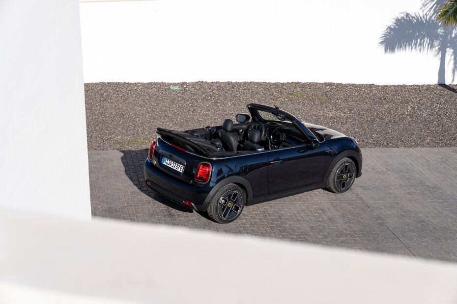 El Mini Convertible es uno de los descapotables que siguen en venta en México.