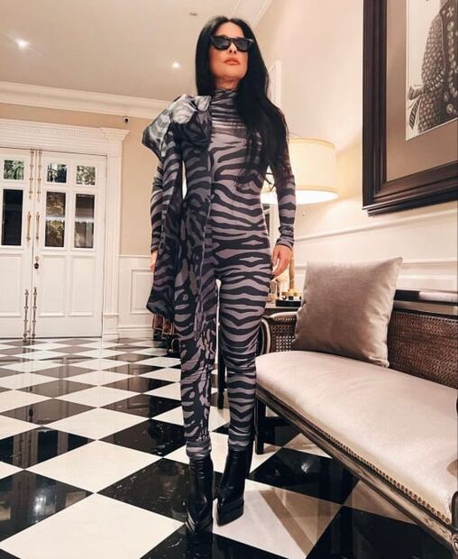 Martha Debayle conquista en redes con catsuit con transparencias