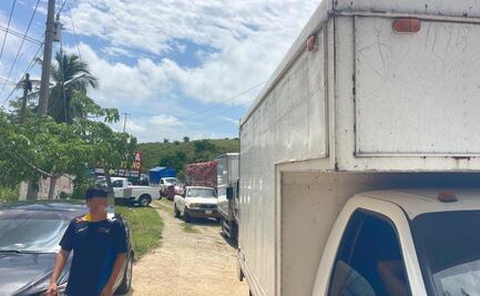 Productores cierran carretera costera 200 Oaxaca-Guerrero por afectaciones de huracán Erick; exigen presencia de Claudia Sheinbaum