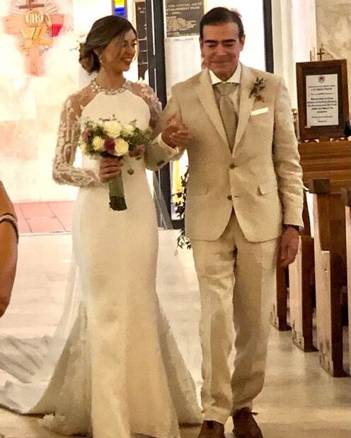 Toño Mauri entrega a su hija en el altar tras su milagrosa recuperación del Covid 