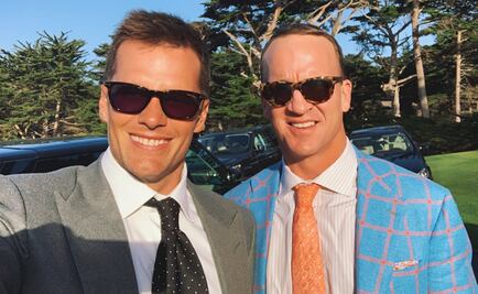 Tom Brady presume foto con Peyton Manning