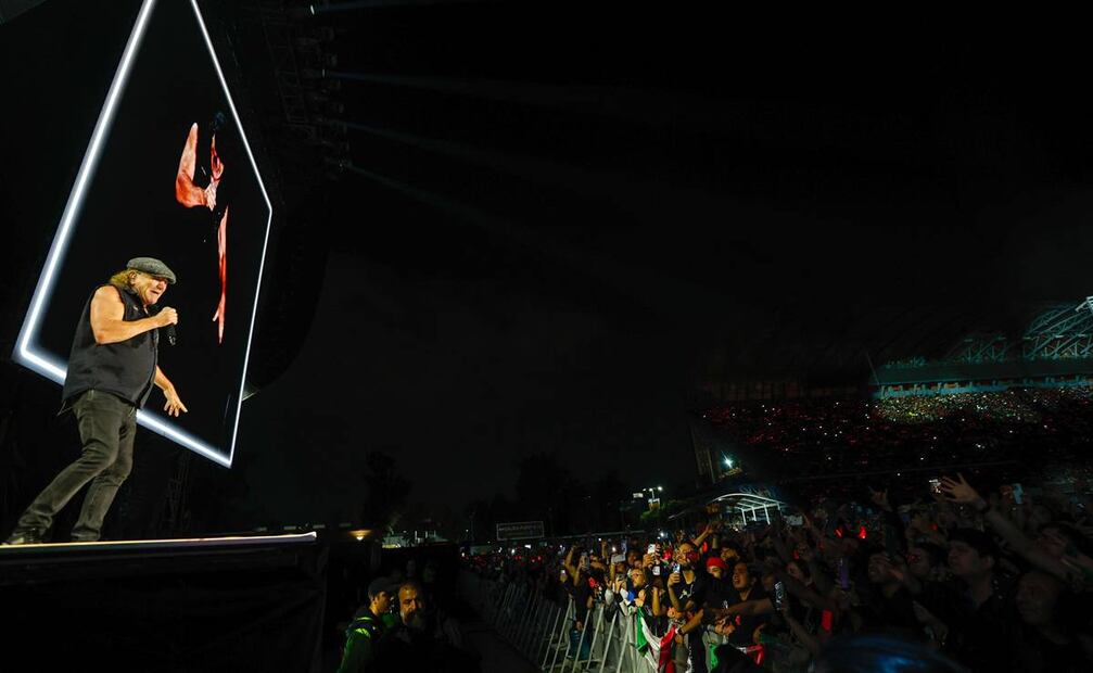 La banda de rock AC/DC se presenta esta noche en el estadio GNP como parte de su gira "Power Up" en uno de tres conciertos que ofrecerá en la capital del país. 
Foto: Diego Simón Sánchez/EL UNIVERSAL.