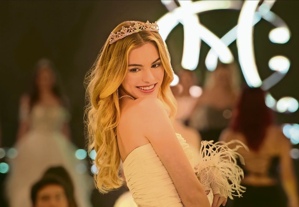 En esta nueva entrega, Cindy ve su sueño de ser reina de belleza frustrado cuando es víctima de filtración de imágenes íntimas a través de las redes. Foto: Netflix