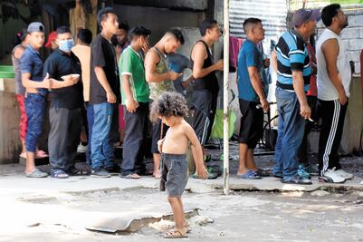 Exigen al INM agilizar trámites 