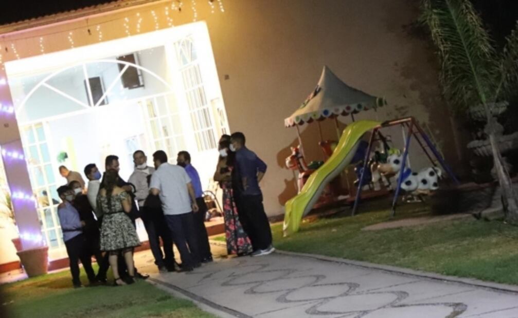 Dispersan a más de 300 personas en dos fiestas de XV años en Ecatepec