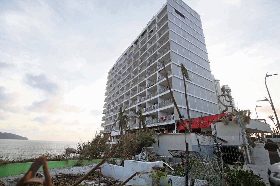 Un caso impactante de la magnitud de los daños generados por Otis fue en el hotel Princess, en el que los vientos arrasaron con gran parte de su mobiliario. La estructura siguió en pie. Foto: Valente Rosas/El Universal